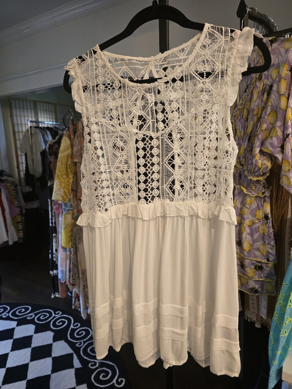 POL GORGEOUS White Lace Crochet Bodice Top.NEW SIZE LARGE